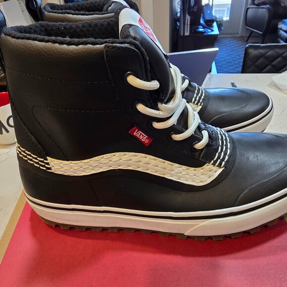 Vans Standard Mid Snow MTE Winter Boot Waterproof Black White Mens US Size 10 - Picture 1 of 11